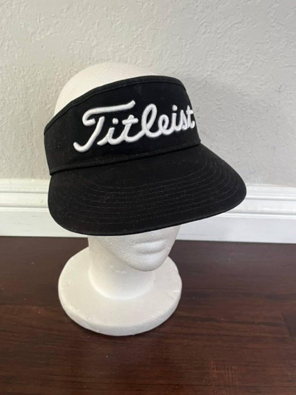 Titleist Pro V1 FJ Black Golf Visor Adjustable